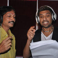 Malaysia Singer Anand sings for Oru Nadigaiyin Vakkumoolam | Picture 85893